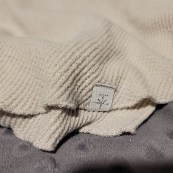 Ivory Top - Picture 4 of 4